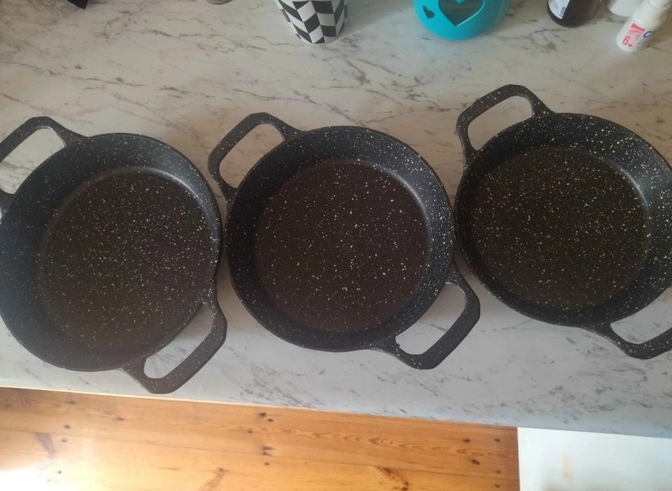 Гранитен тиган 3 части 18-20-22 см черен