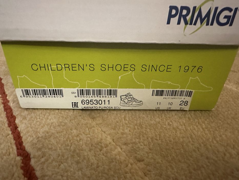 Маратонки Scechers, боти Primigi