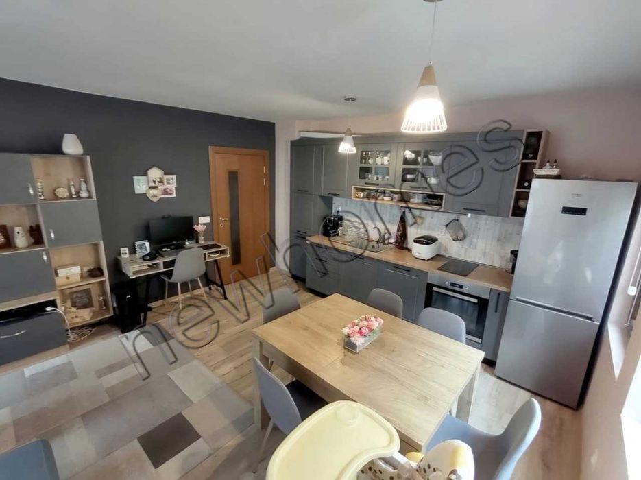 Продава се Тристаен апартамент в Пловдив, Христо Смирненски - 98 кв.м за 1531 €/кв.м - Снимка #1