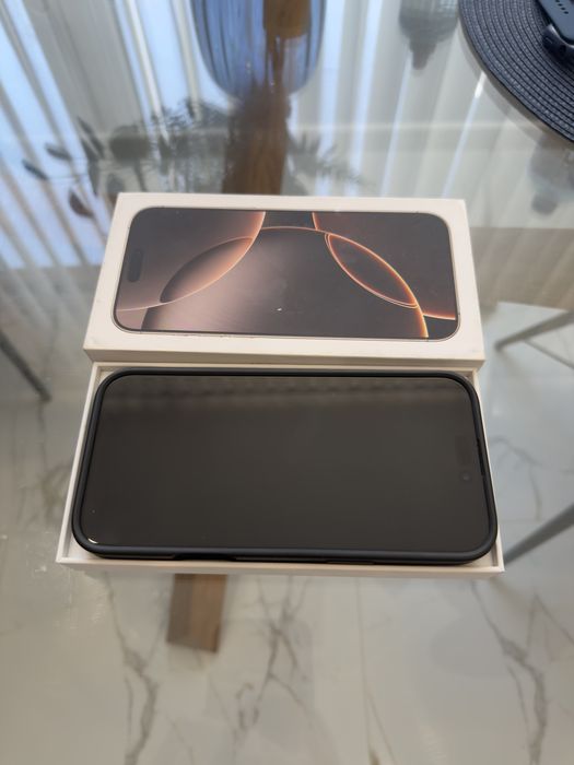 IPhone 16 Pro Max 256 GB ПЕРФЕКТЕН + кейс подарък