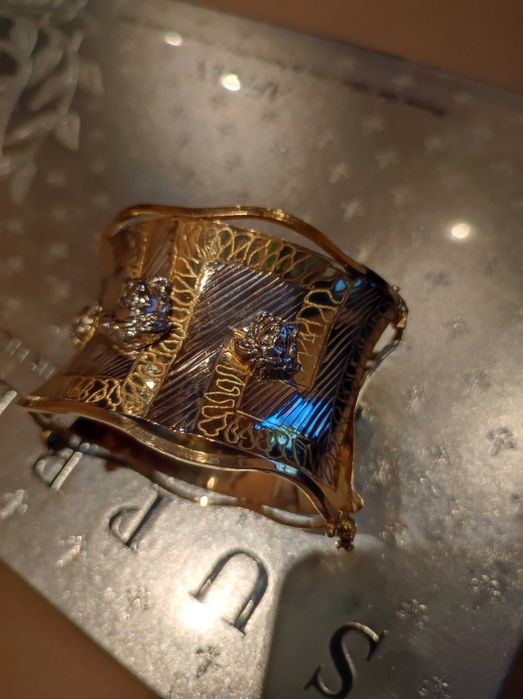 Златна дамска гривна Версаче .23,88гр