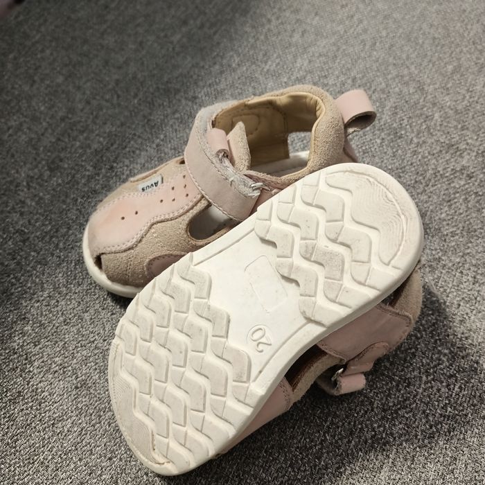 Vând papuci fetițe Avus piele naturala Nr 20