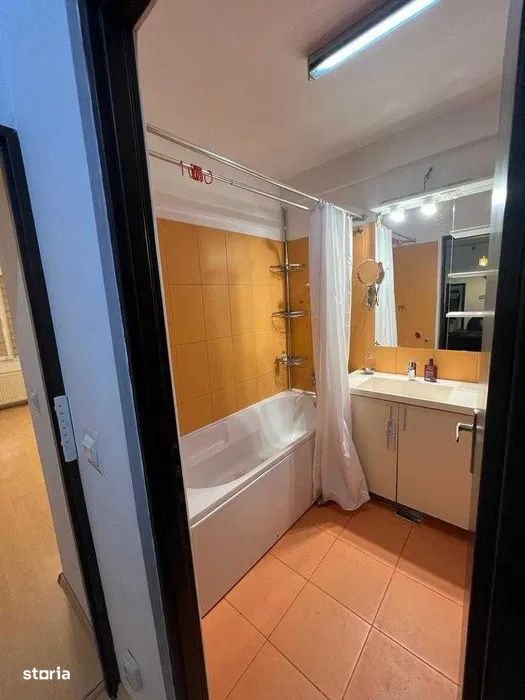 Apartament cu 2 camere, 50 mp, etaj intermediar, cu parcare, zona Petr - View 6