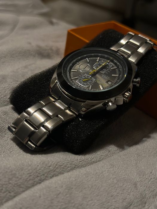 Мъжки часовник от медицинска стомана.