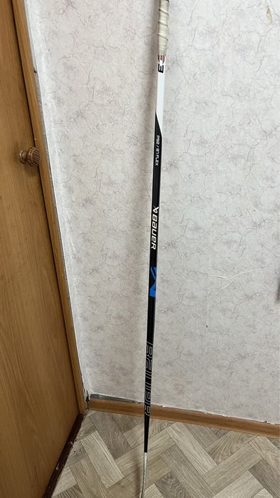 Продам клюшку бауер Nexus