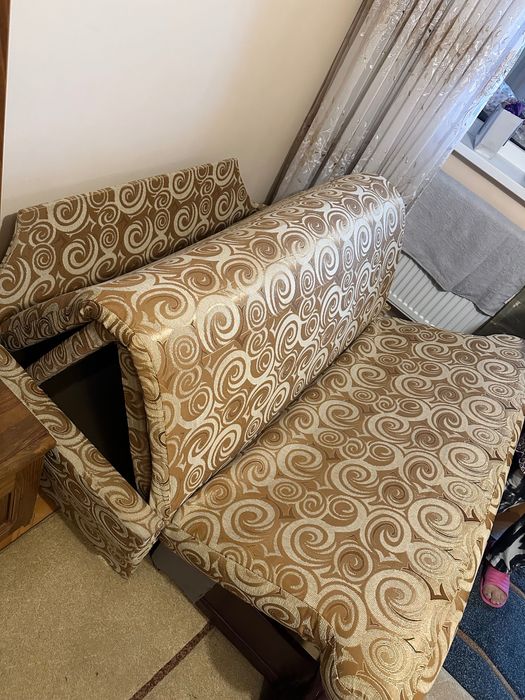 Canapea extensibilã+ spațiu depozitare