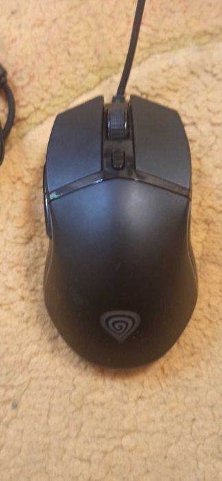 Продавам гейминг мишка Krypton 220 Genesis.Цена 10 лв.