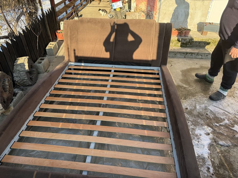 Vand pat matrimonial maro