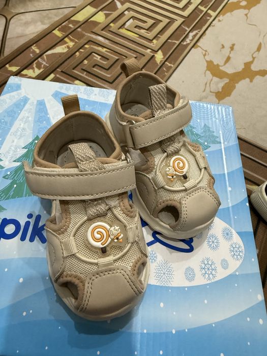 Продам детские сандали кожаные