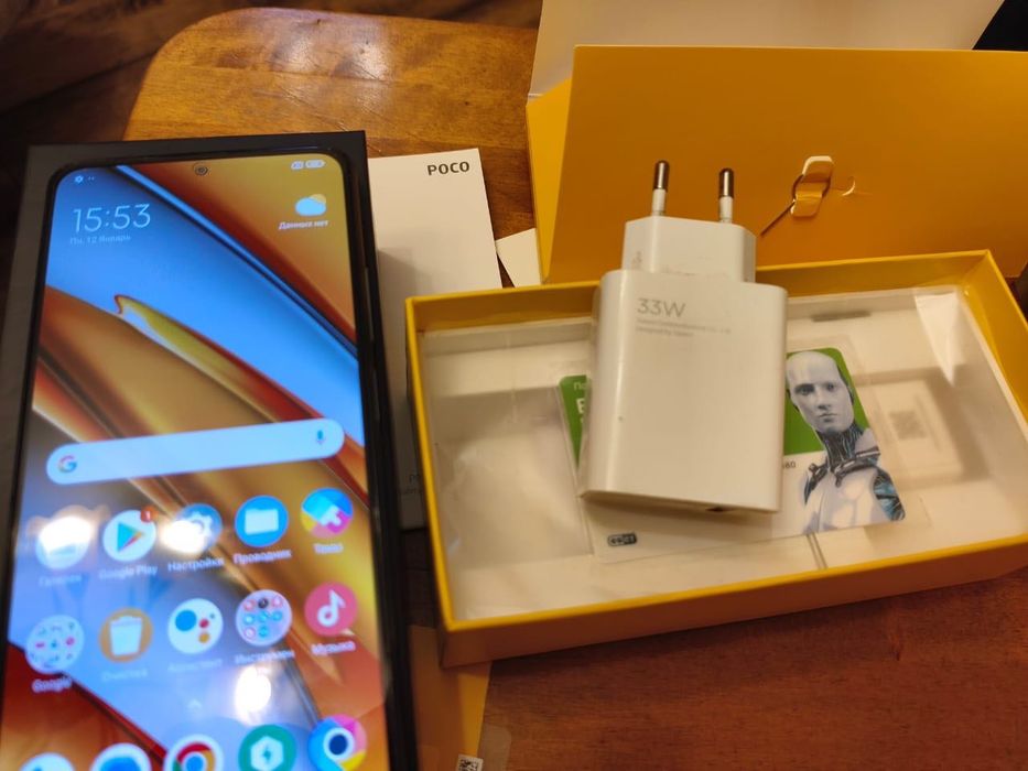 Смартфон POCO F3