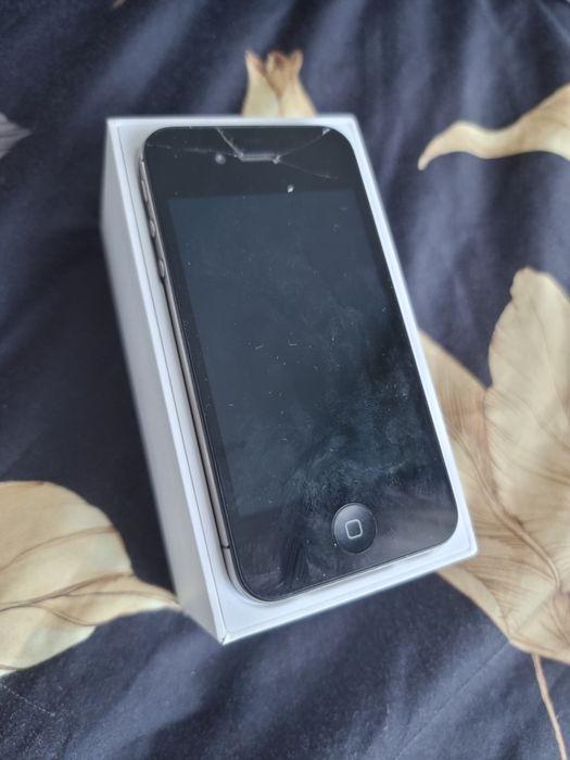 продам айфон 4s с коробкой