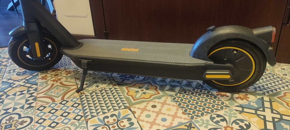 Ninebot KickScooter MAX G30 ( за части или да се ремонтира)
