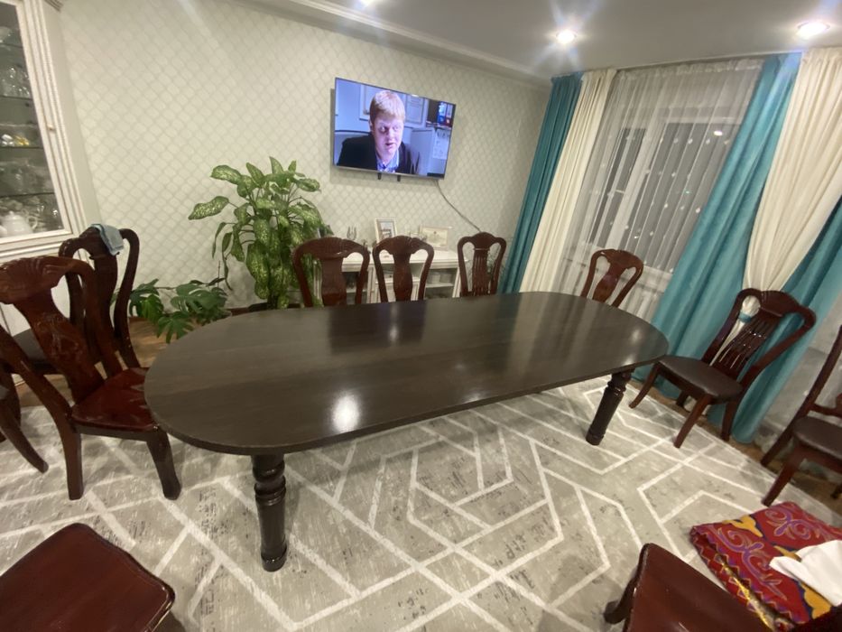 Продам стол гостиный