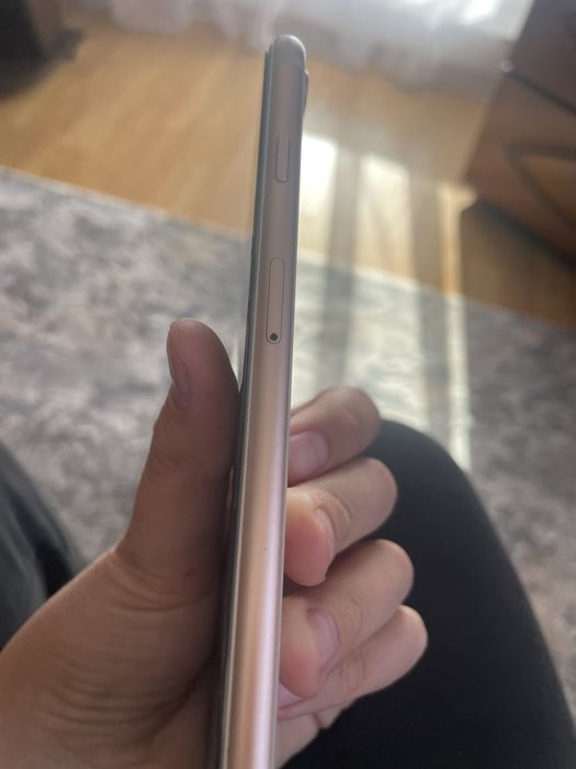 iPhone 8 +.