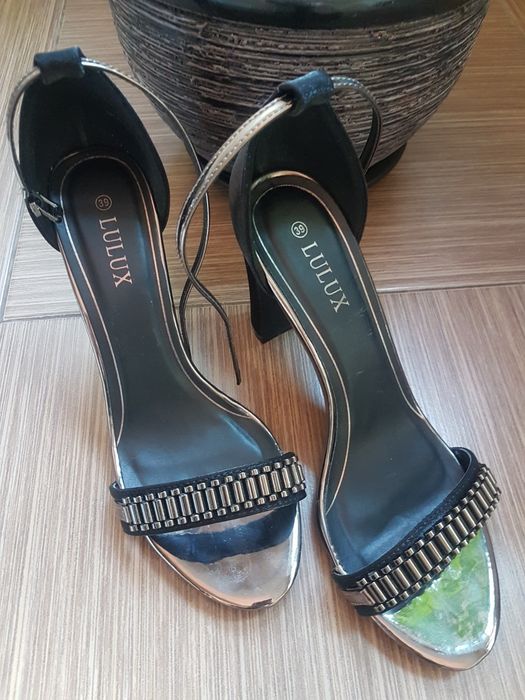 Елегантни сандали