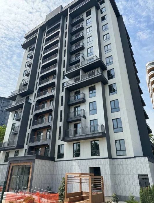 Садык Азимова Жк "Green Island" 2/9/14 53кв.м в состояни коробка