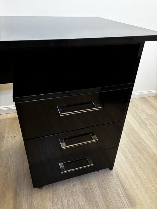 Birou office + noptiera cu 3 sertare MDF lucios