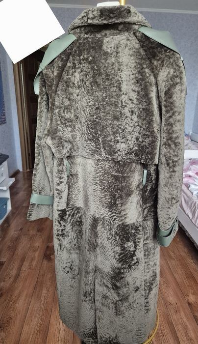 Стильная шуба цвета Хаки