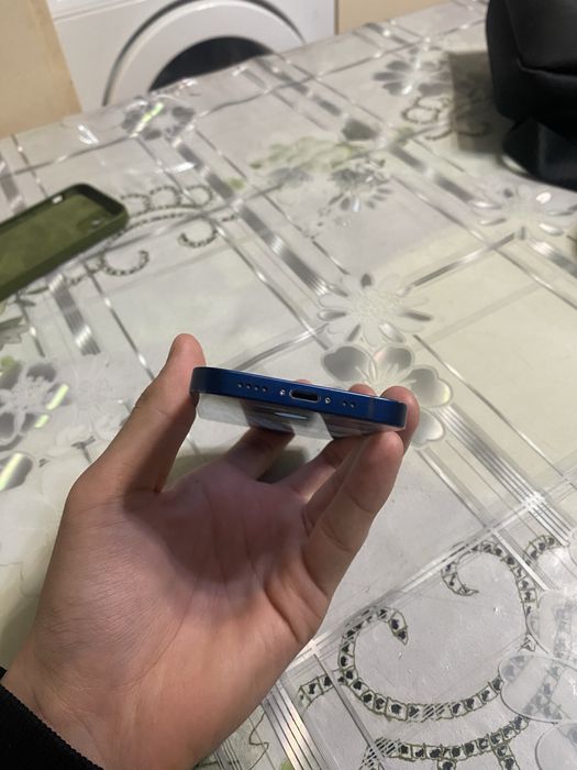 В продаже айфон 12 мини на 64gb