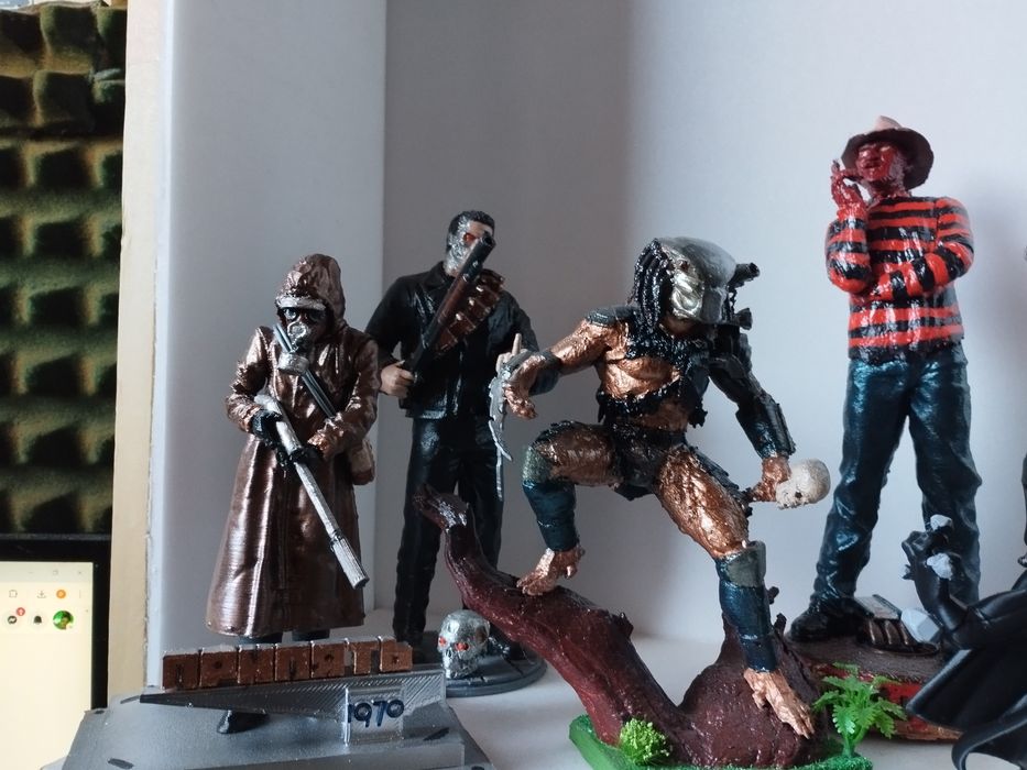 Фигурки на герои от филми (И по поръчка)