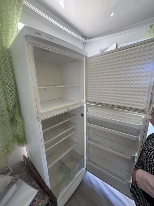 Холодильник большой