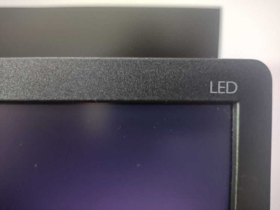 Монитор Philips Brilliance 221B LED с вградени колонки и usb hub