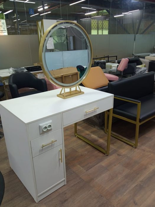 Шкафы и стеллажи