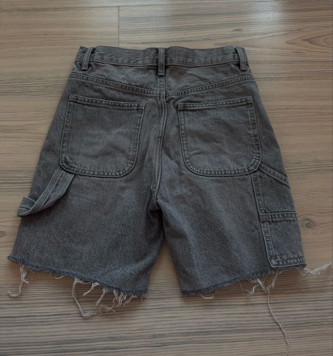 Сиви дънкови бермуди- изтъркан модел