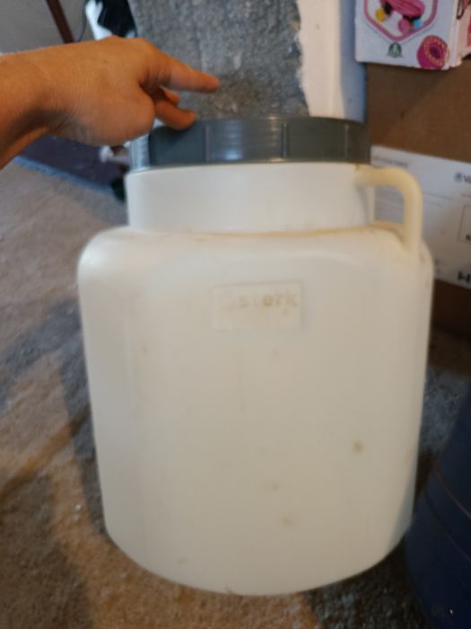 Vand bidoane de 20 - 40 l