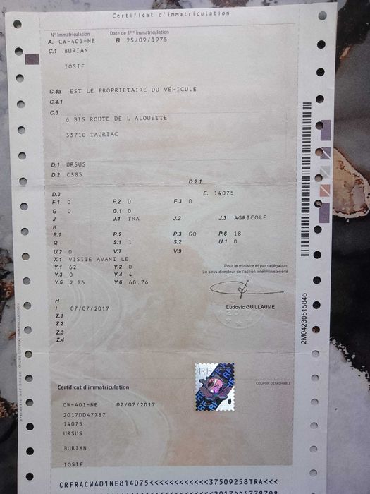 Vând tractor folosit .
