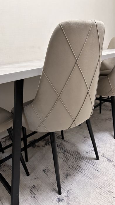 Продам кухонный стол со стульями