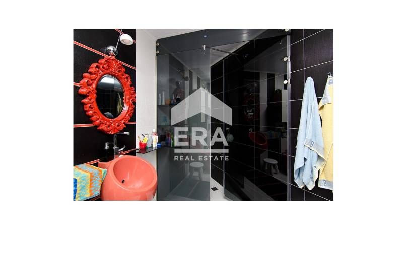 Четириетажна обзаведена къща за продажба, с барбекю зона и двор, в м-с