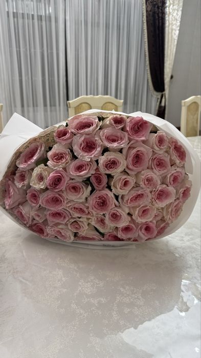Гүл сатылады. Цветы.