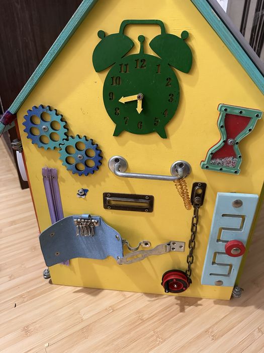 Продаю Бизиборд домик