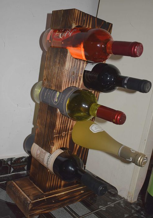 Suport de vin din lemn