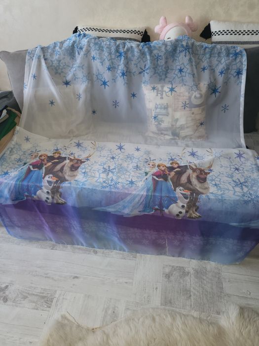 Perdea, lustra și tablouri Frozen