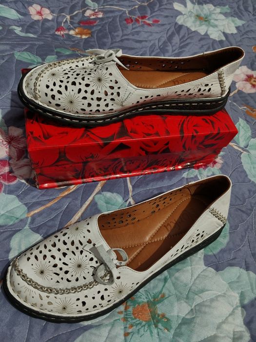 Ayollar Oyoq kiyimlari Turkiya brend