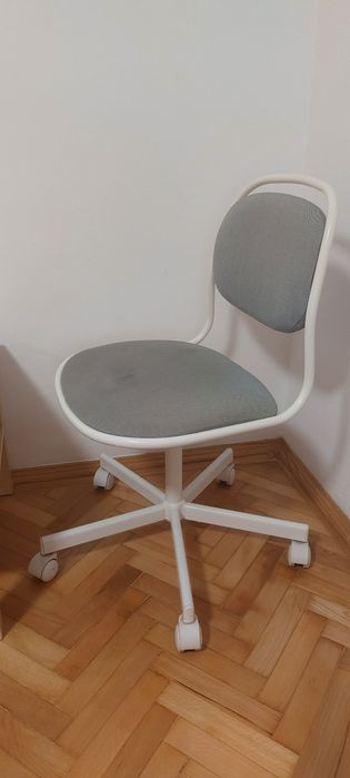 Masă cafea și scaun birou