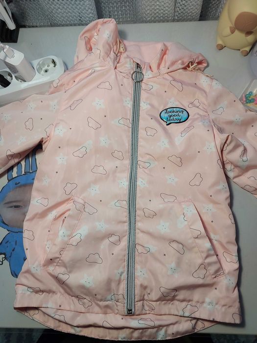 Продам ветровку на девочку