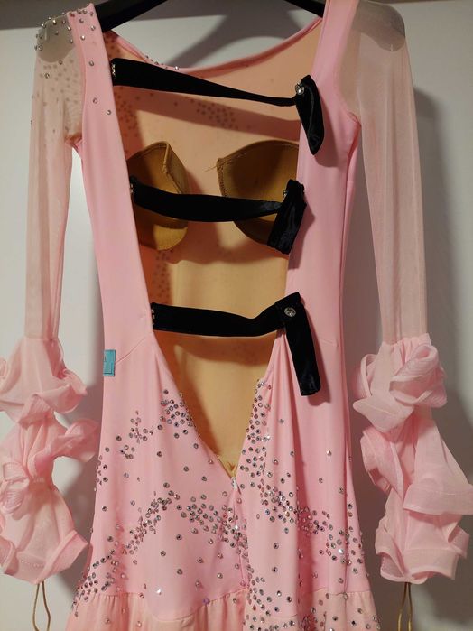 vand rochita dans sportiv standard