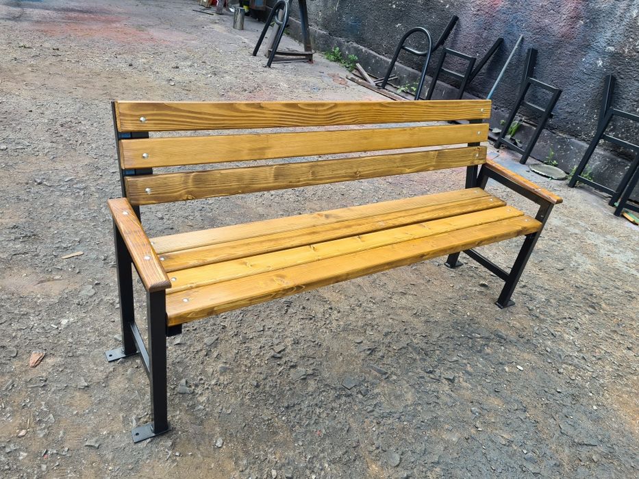 Bănci și cosuri pentru parcuri și grădini