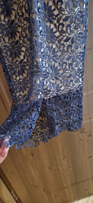 Rochie elegantă din dantelă bleumarin – model midi