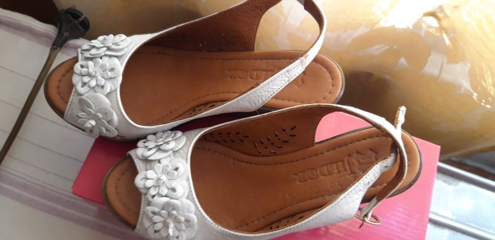 Продам босоножки (1 раз одевали)35 раз),кожа