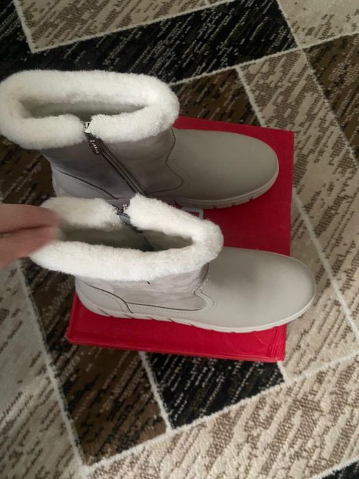 Продам Зимние Сапоги женские Новые