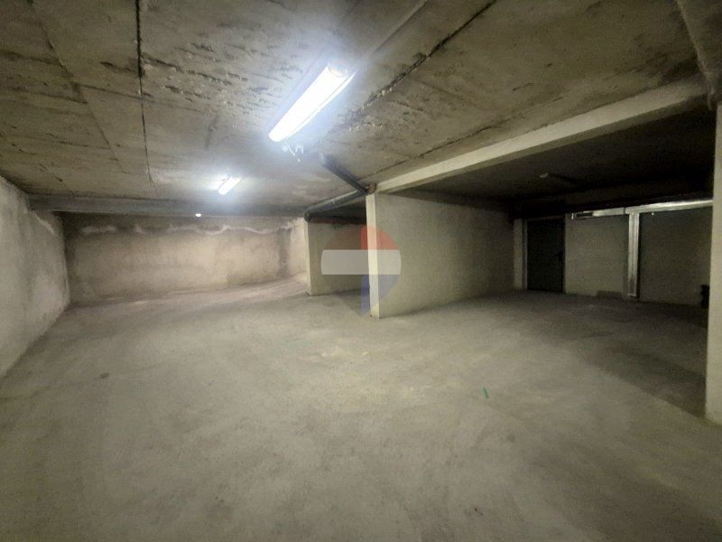 Дава се под наем Гараж / Паркомясто в Варна, Зимно кино Тракия - 13 кв.м за 150 € - Снимка #2