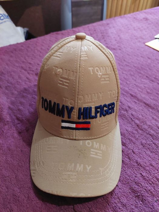 Шапки Tommy Hilfiger и Barcelona