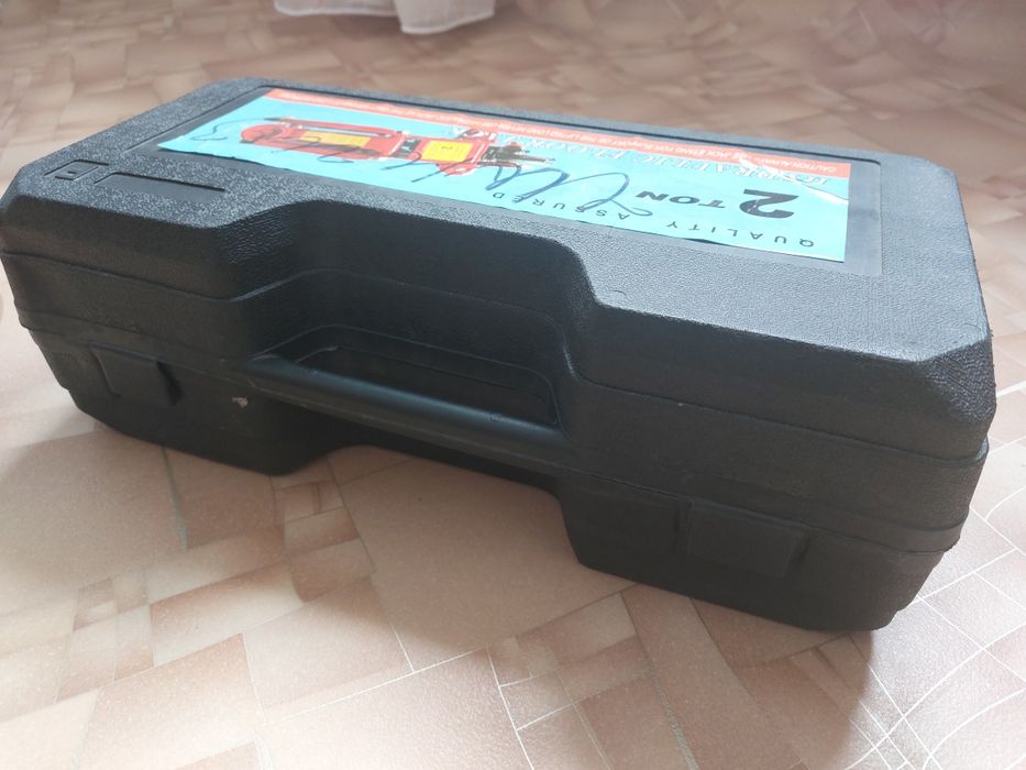 Домкрат подкатной