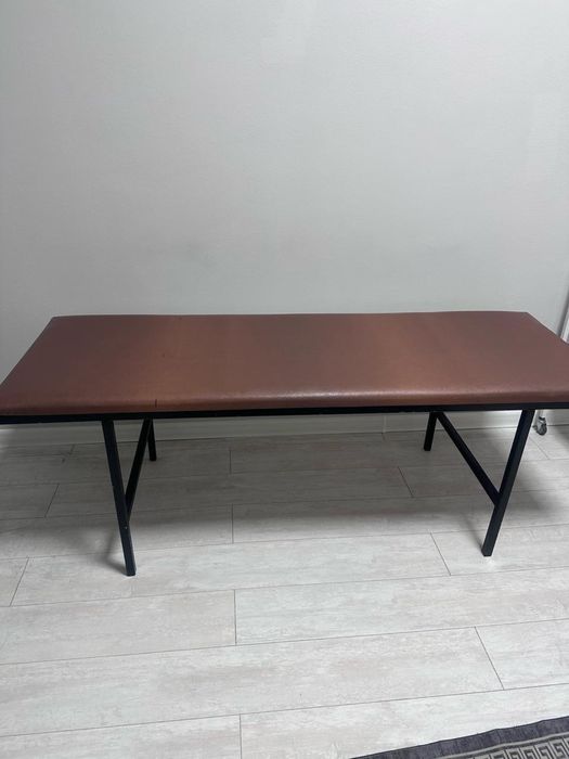 Продам массажные кушетки 2шт