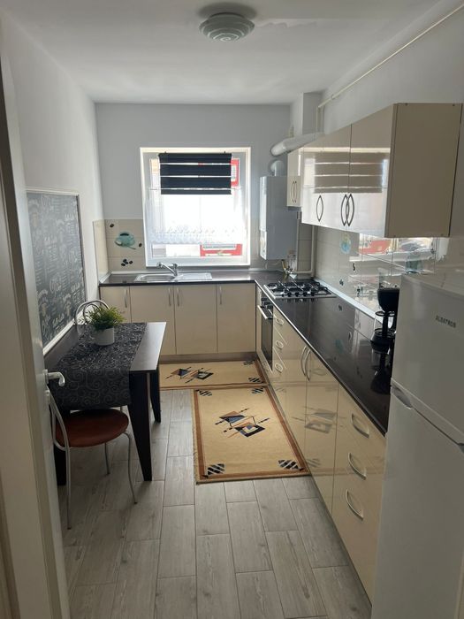 Inchiriez apartament