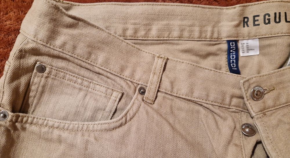 Pantaloni scurți